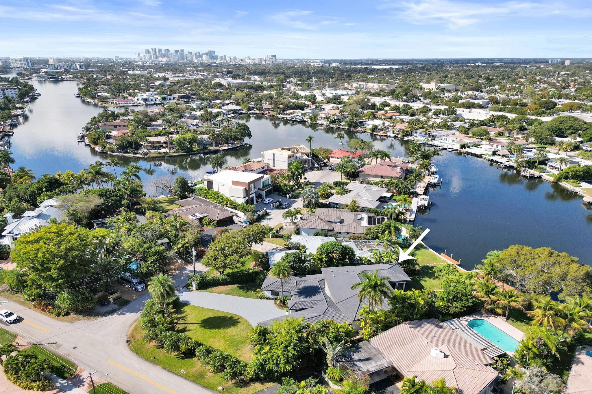 2425 Middle Riv Fort Lauderdale, FL 33305