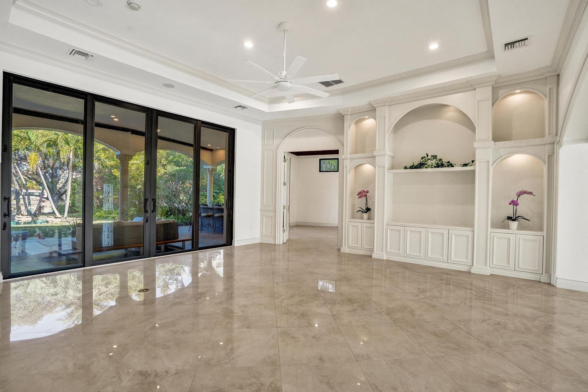 2425 Middle Riv Fort Lauderdale, FL 33305