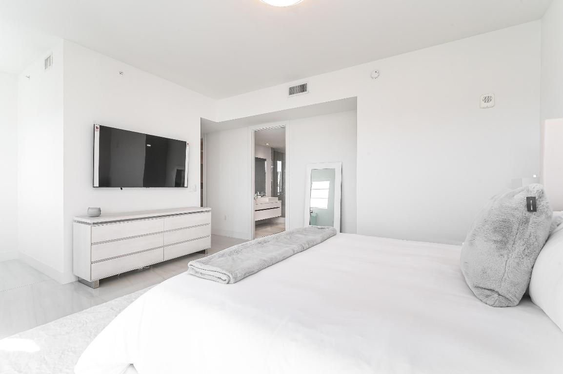 155 E Boca Raton #1103 Boca Raton, FL 33432