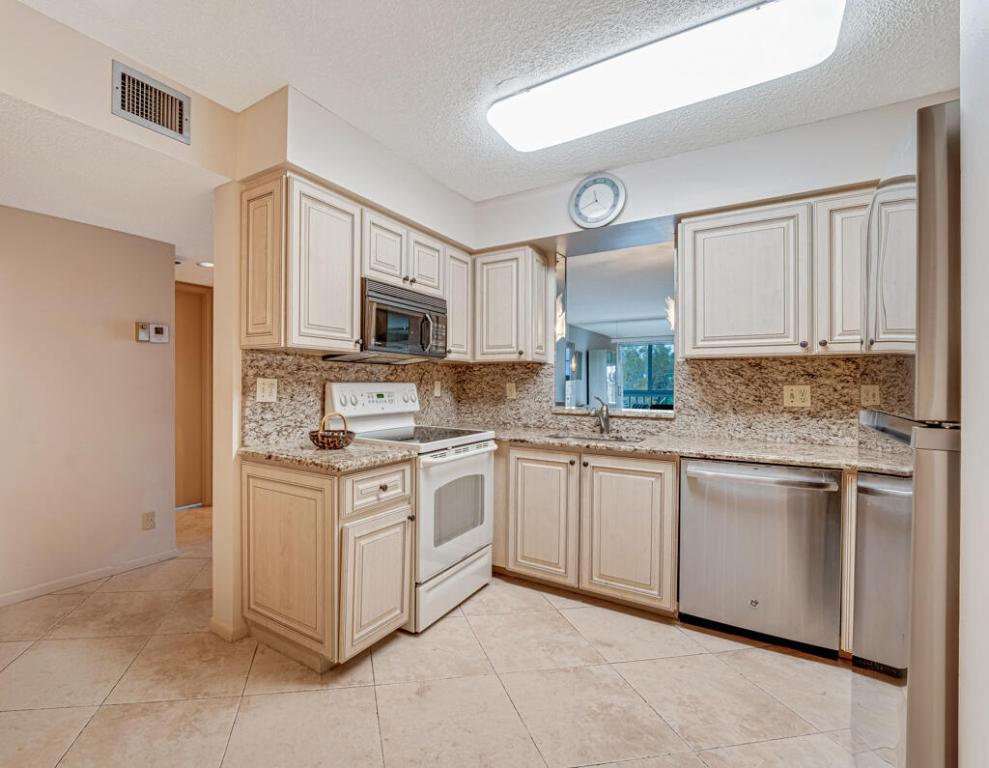 7301 Amberly #407 Delray Beach, FL 33446