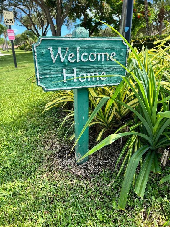 100 Cape Pointe Jupiter, FL 33477