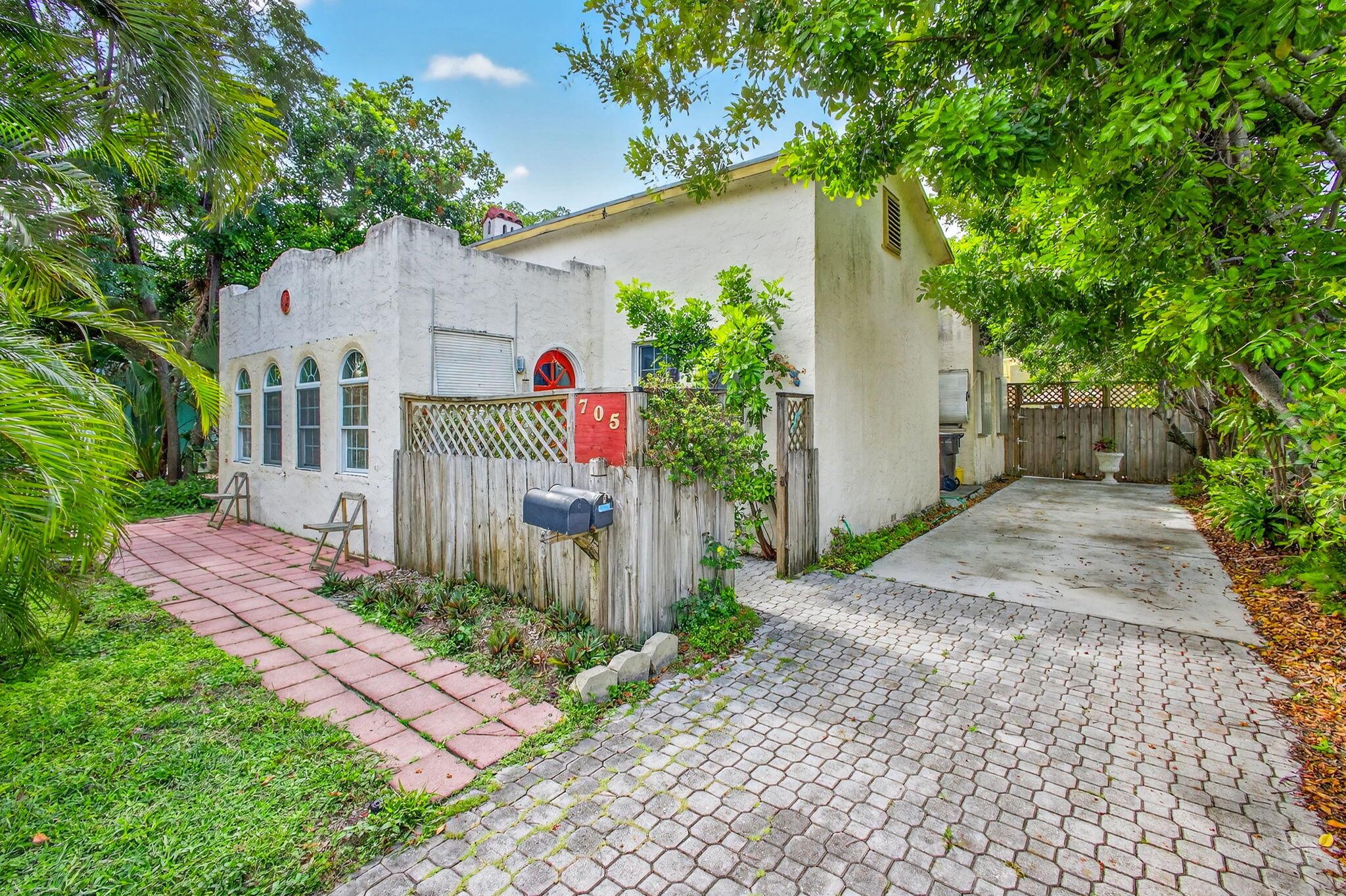 705 Lytle St