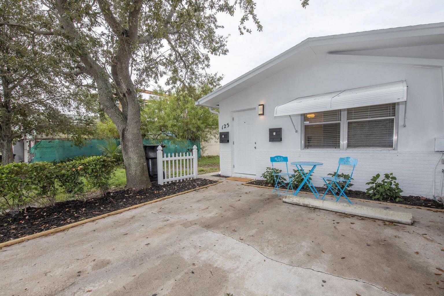 125 S F St #1