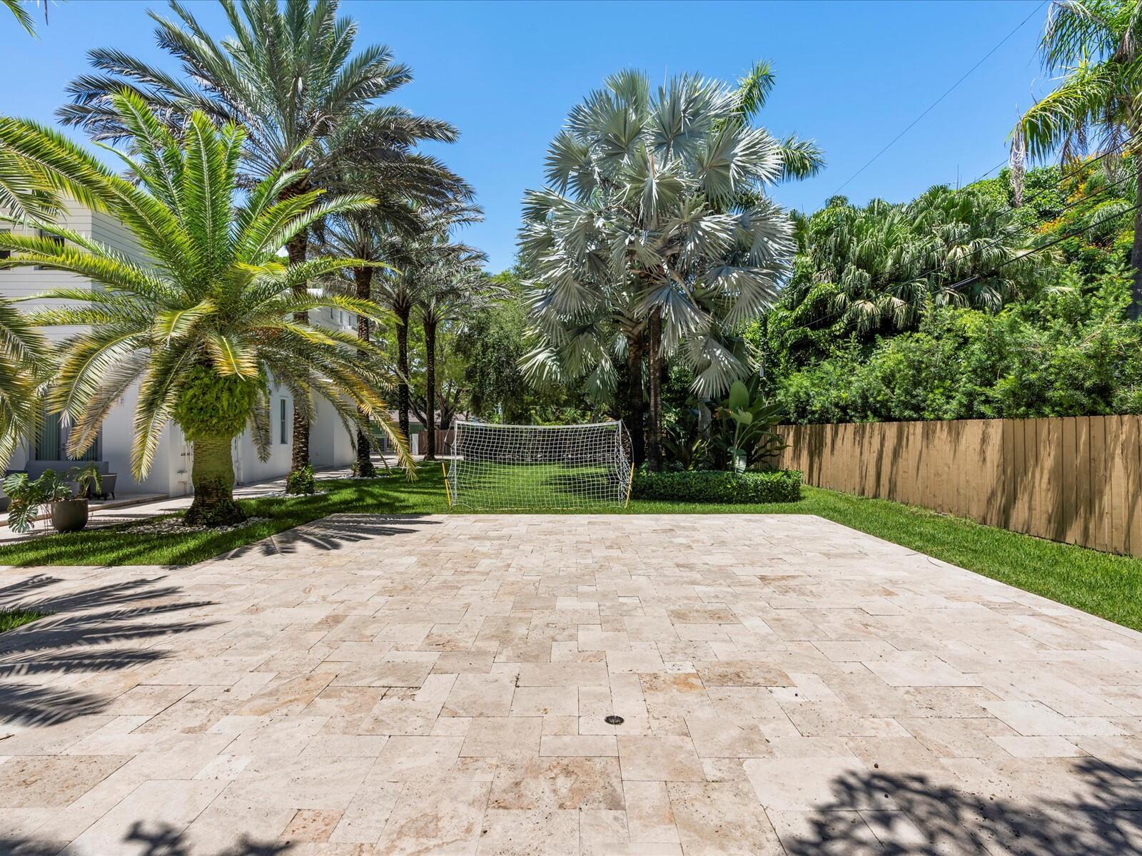 3917 SW 42nd Ave Miami, FL 33146