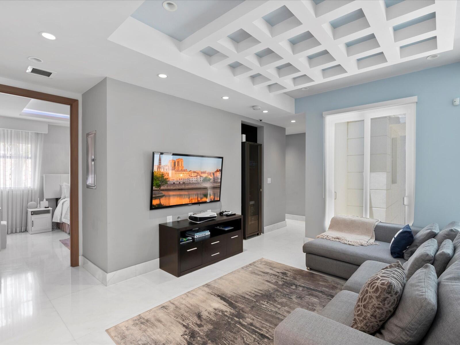 3917 SW 42nd Ave Miami, FL 33146