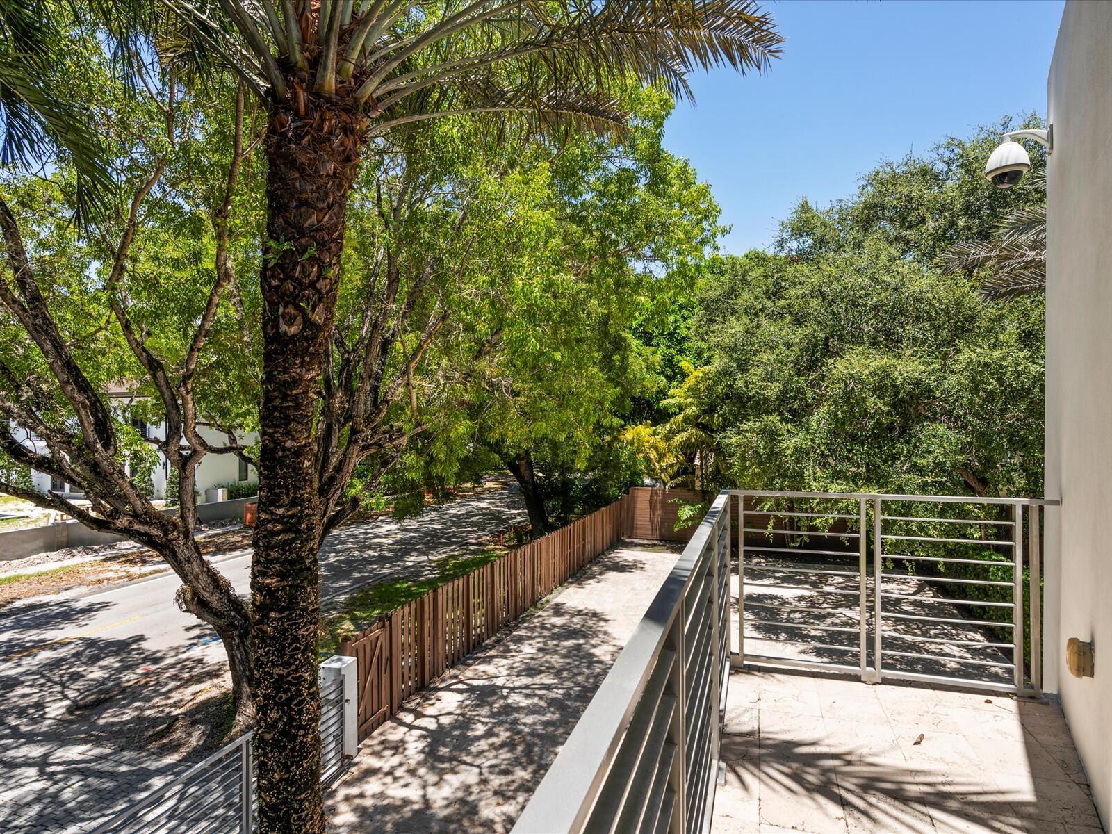 3917 SW 42nd Ave Miami, FL 33146