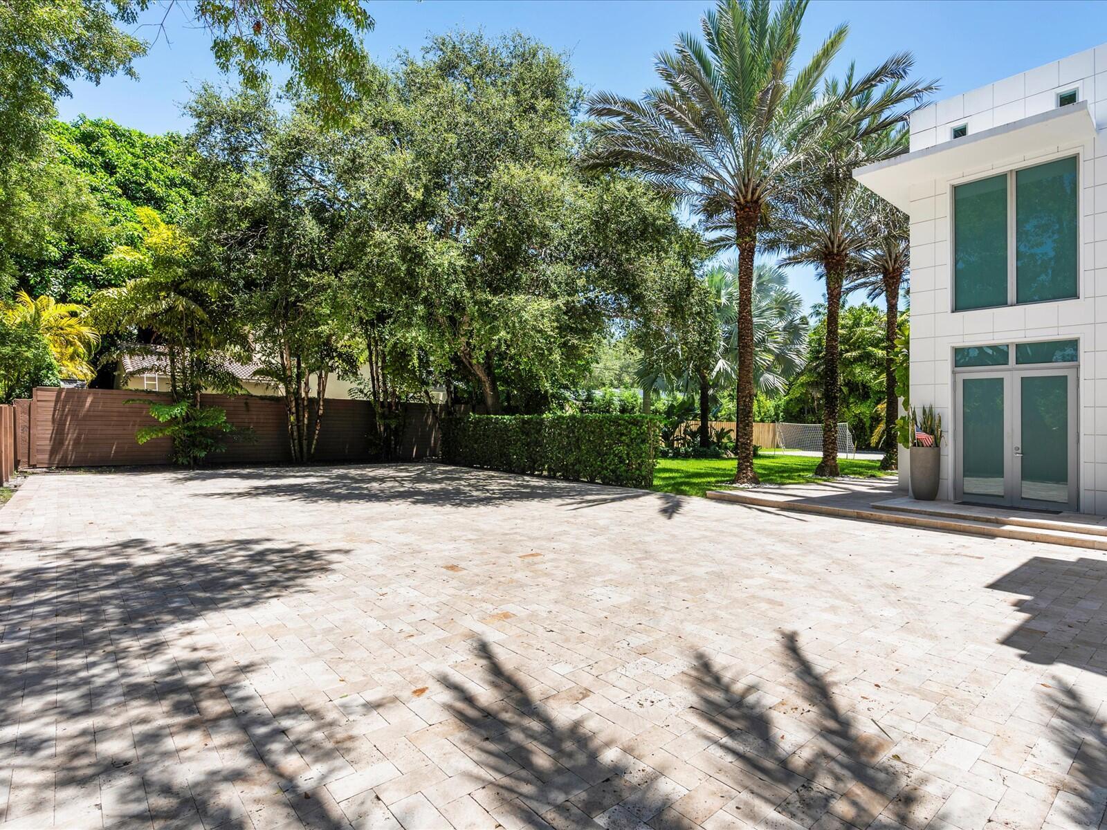 3917 SW 42nd Ave Miami, FL 33146