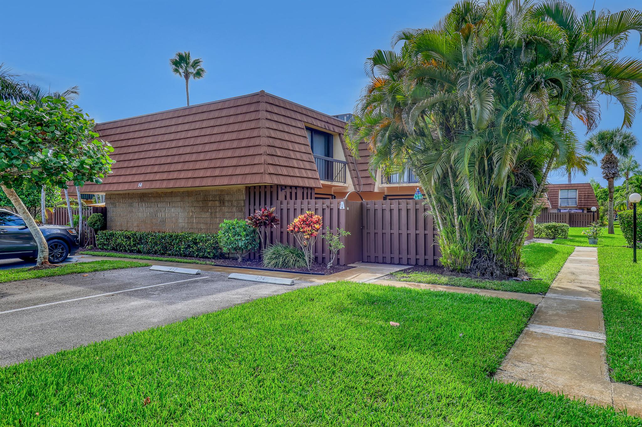 825 Center St #14b