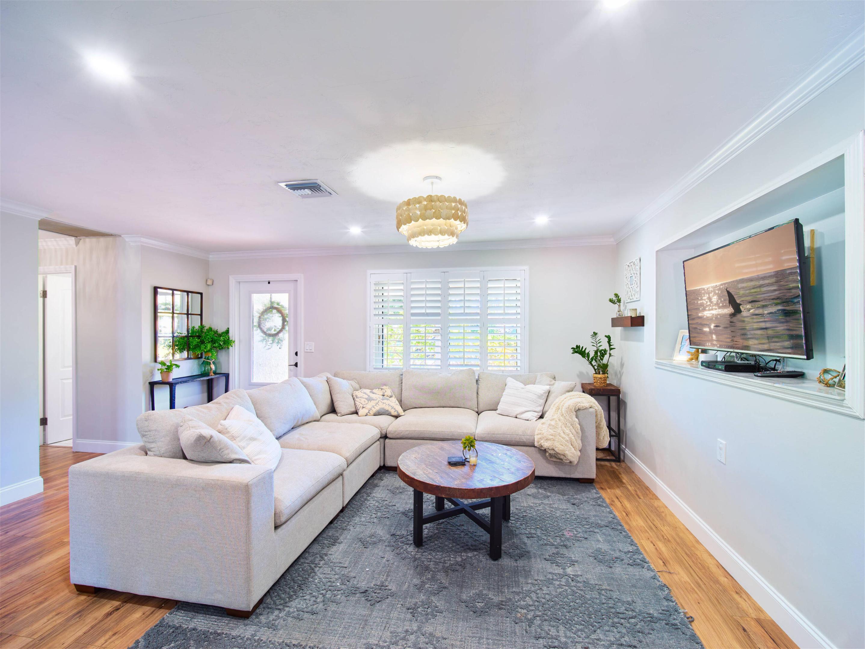 359 Church Tequesta, FL 33469