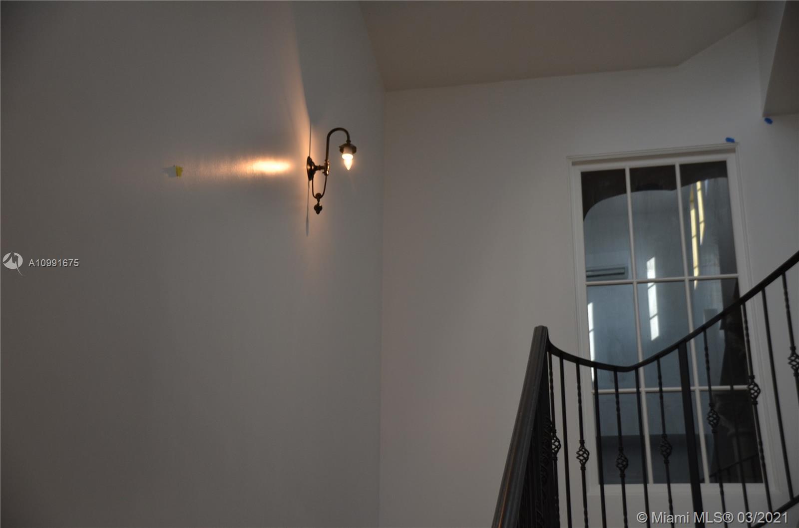 3471 Main Hwy #928 Miami, FL 33133