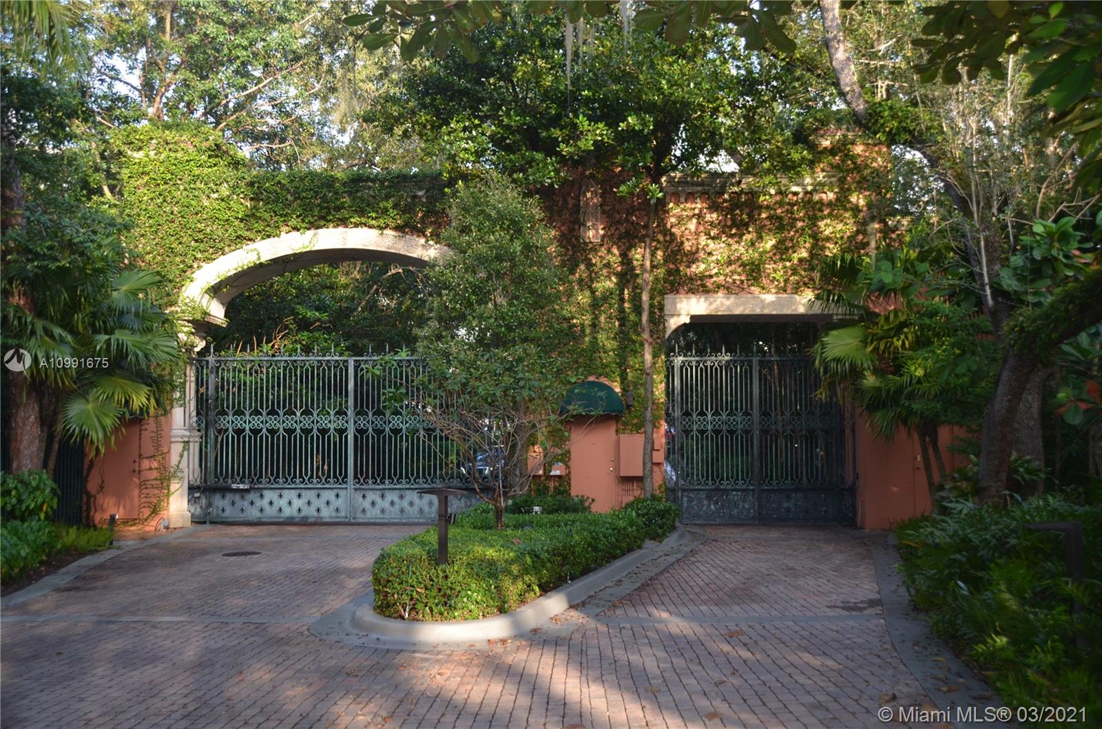 3471 Main Hwy #928 Miami, FL 33133