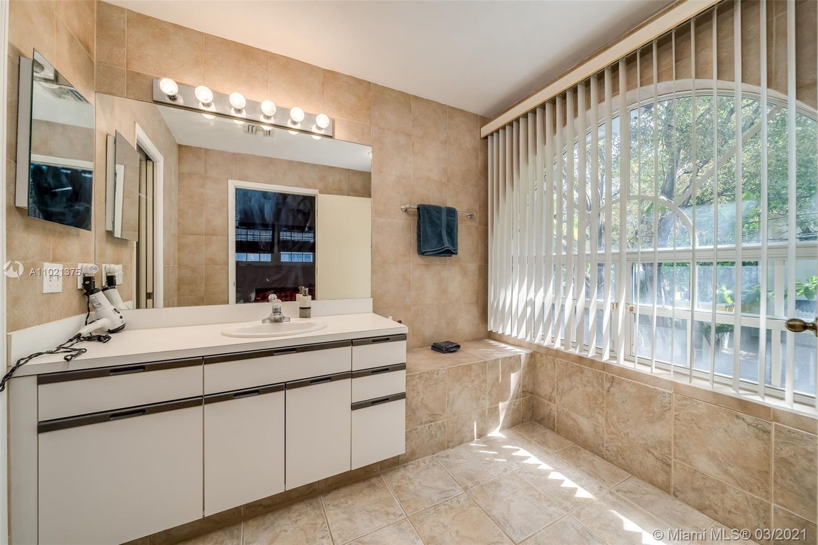 2813 Day Ave #2813 Miami, FL 33133