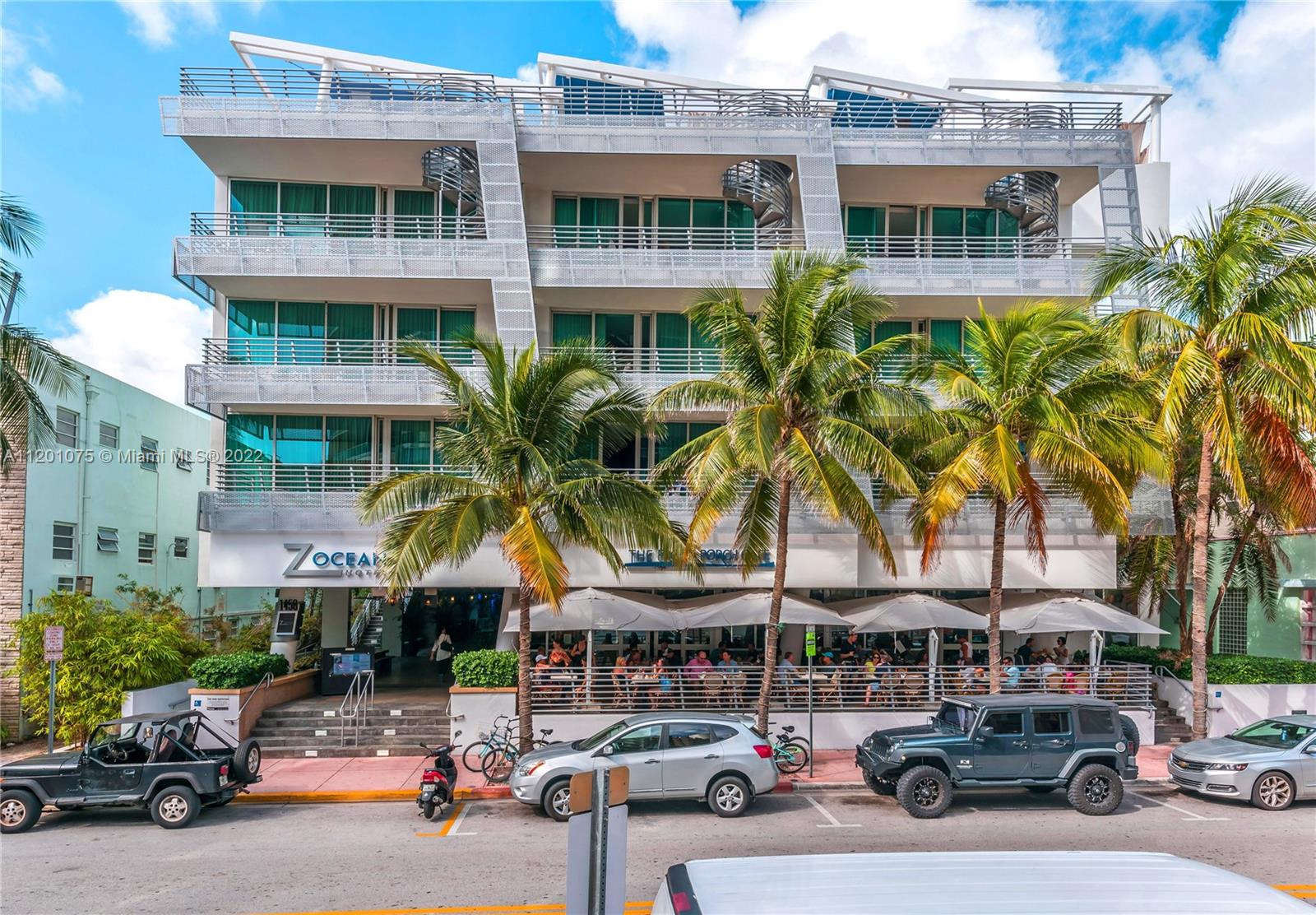 1437 Collins Ave #301