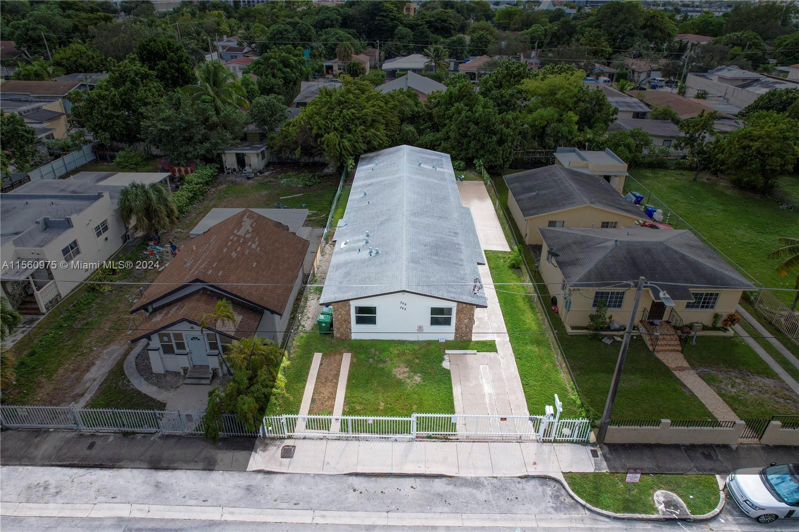 350-352 NW 33rd St Miami, FL 33127