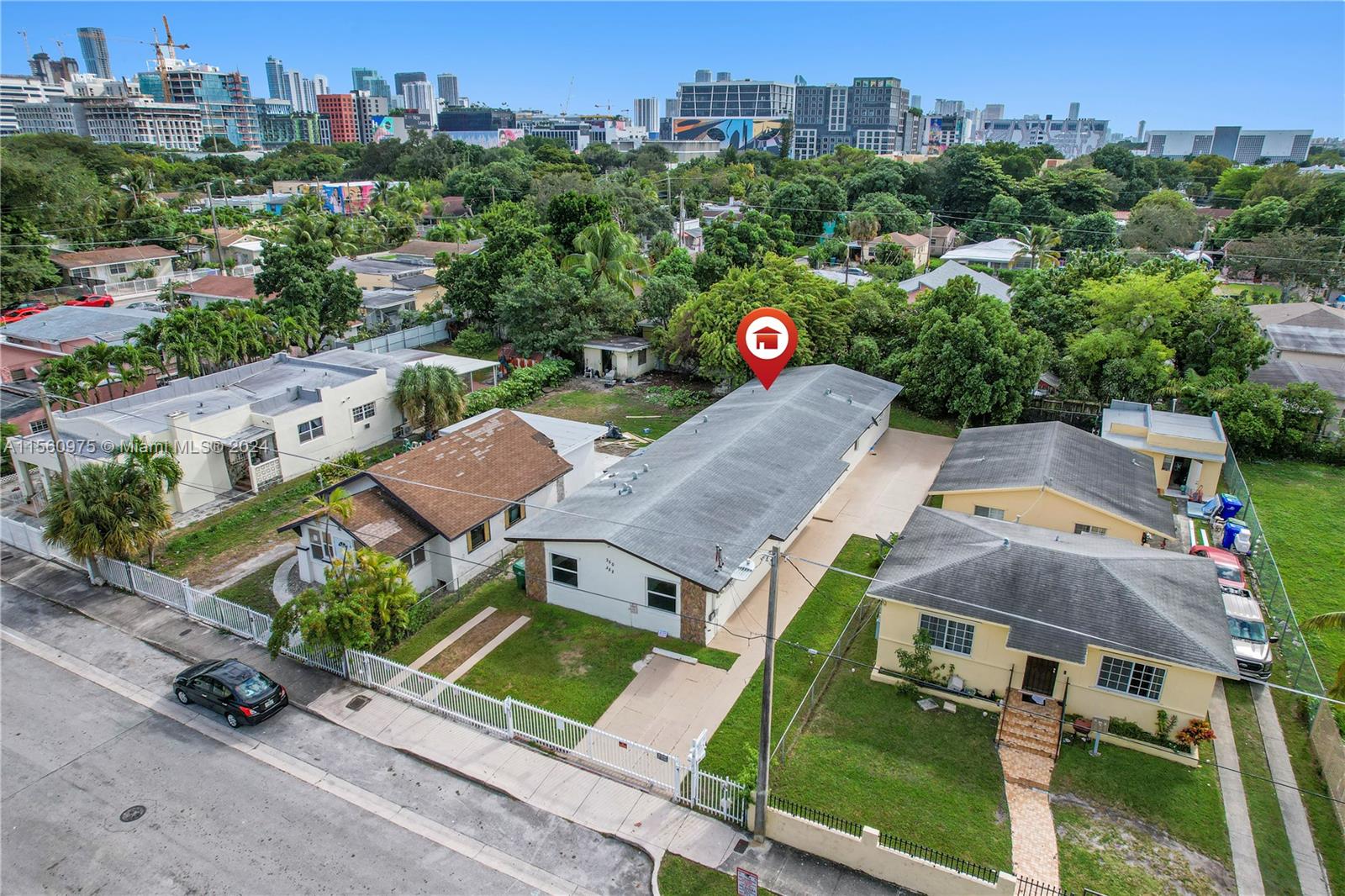350-352 NW 33rd St,Miami, FL 33127