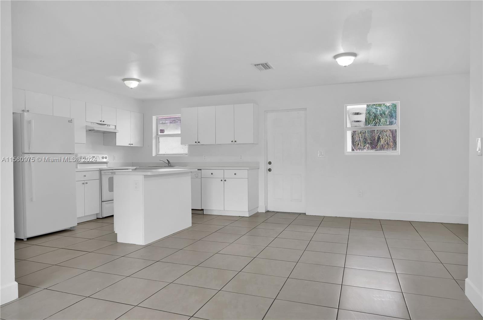 350-352 NW 33rd St Miami, FL 33127