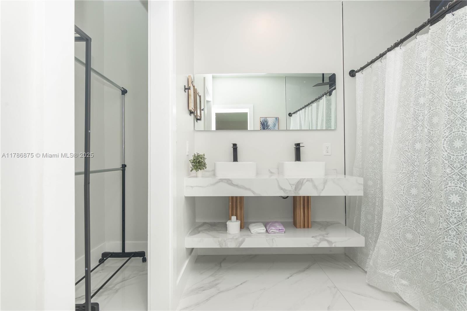 2360 SW 12th St Miami, FL 33135