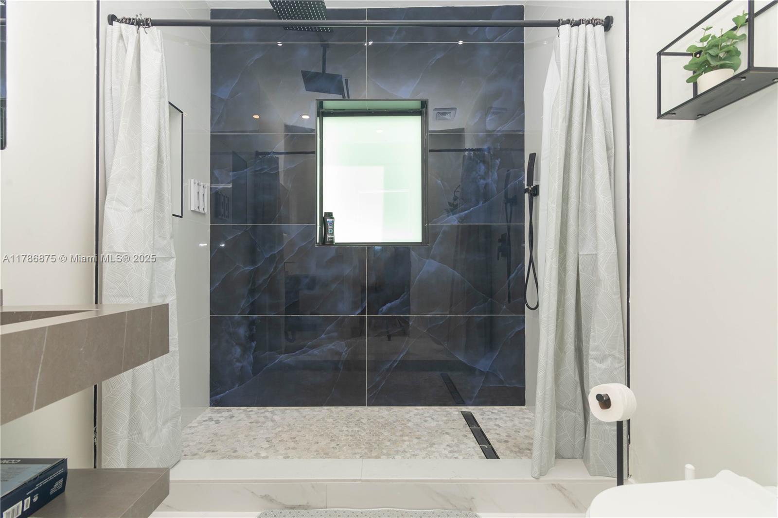 2360 SW 12th St Miami, FL 33135