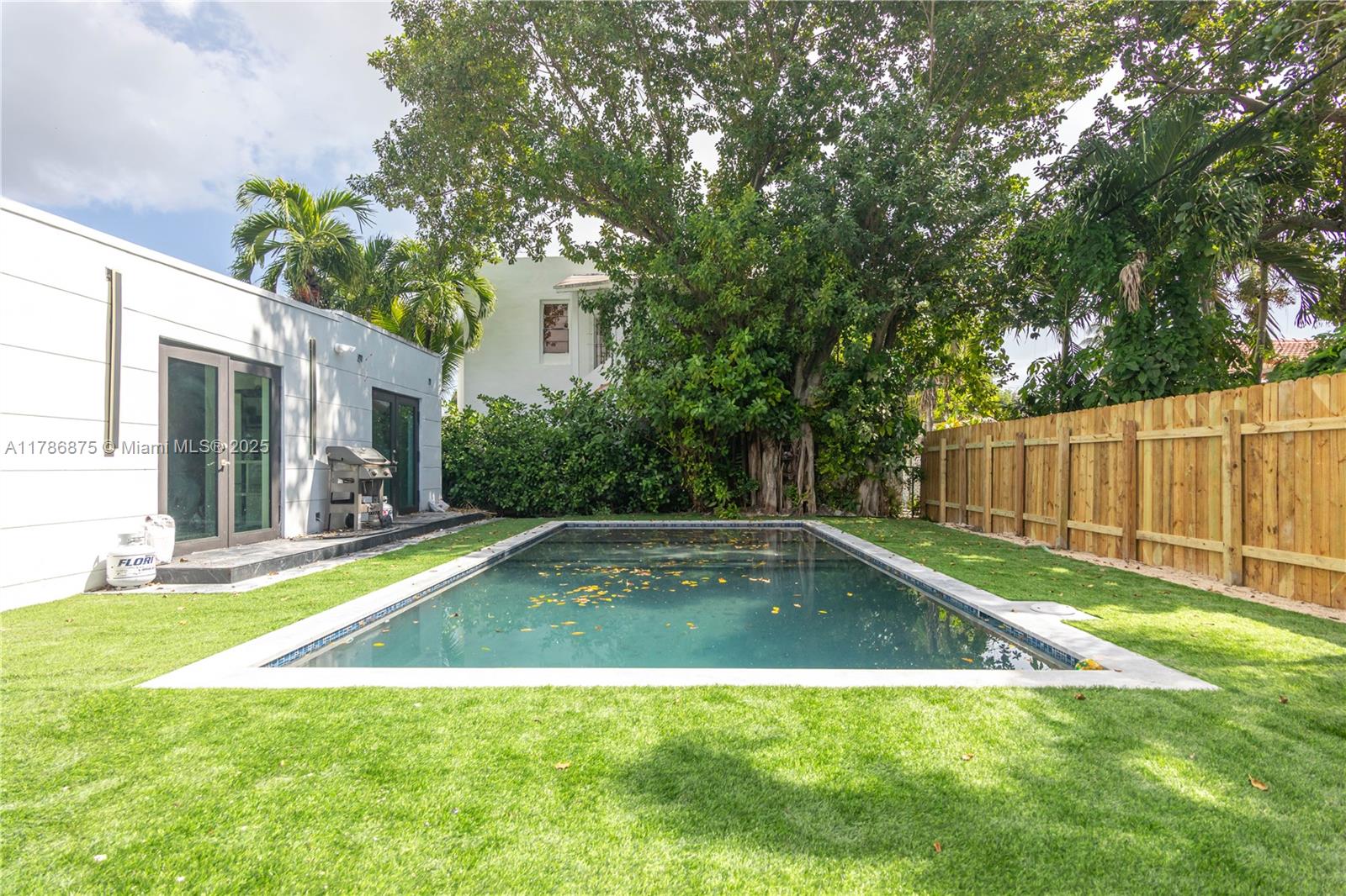 2360 SW 12th St Miami, FL 33135