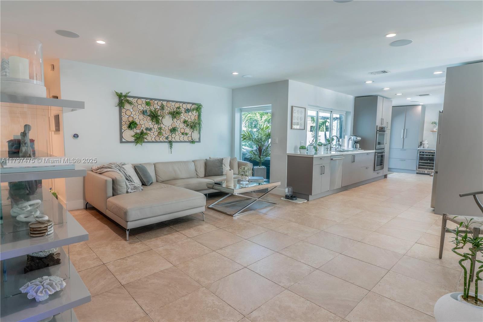 2711 NE 57th Ct Fort Lauderdale, FL 33308