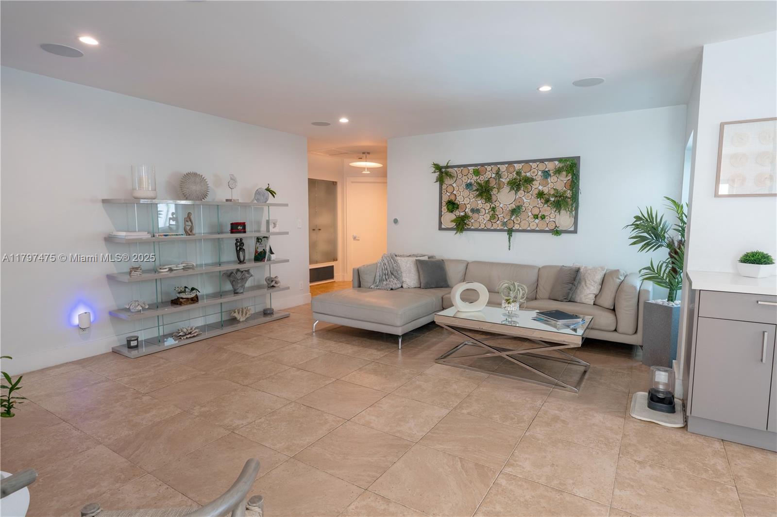 2711 NE 57th Ct Fort Lauderdale, FL 33308