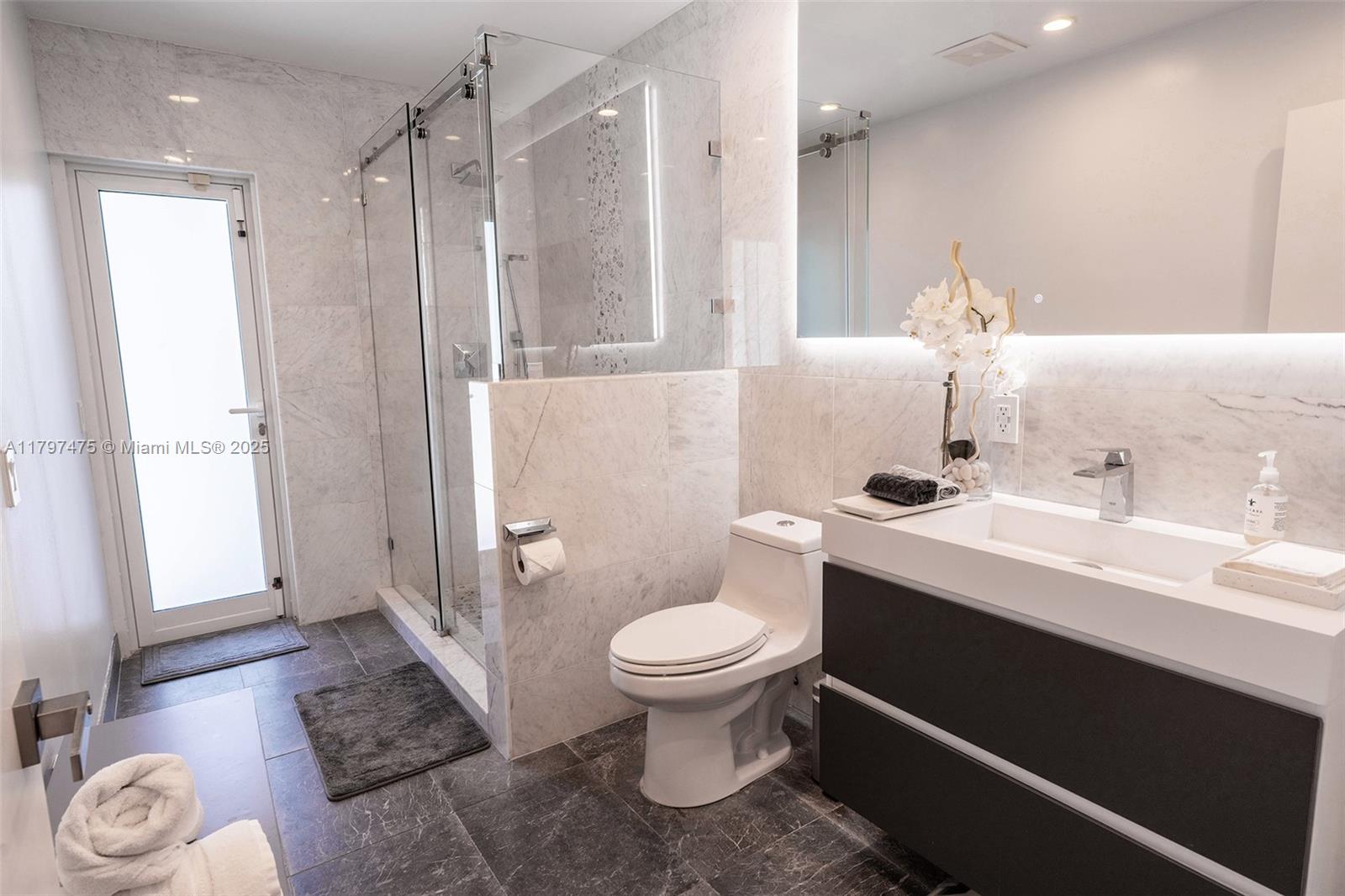 2711 NE 57th Ct Fort Lauderdale, FL 33308