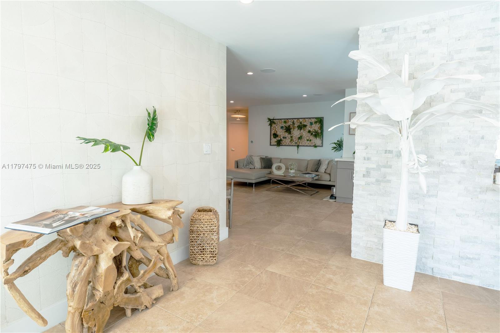 2711 NE 57th Ct Fort Lauderdale, FL 33308