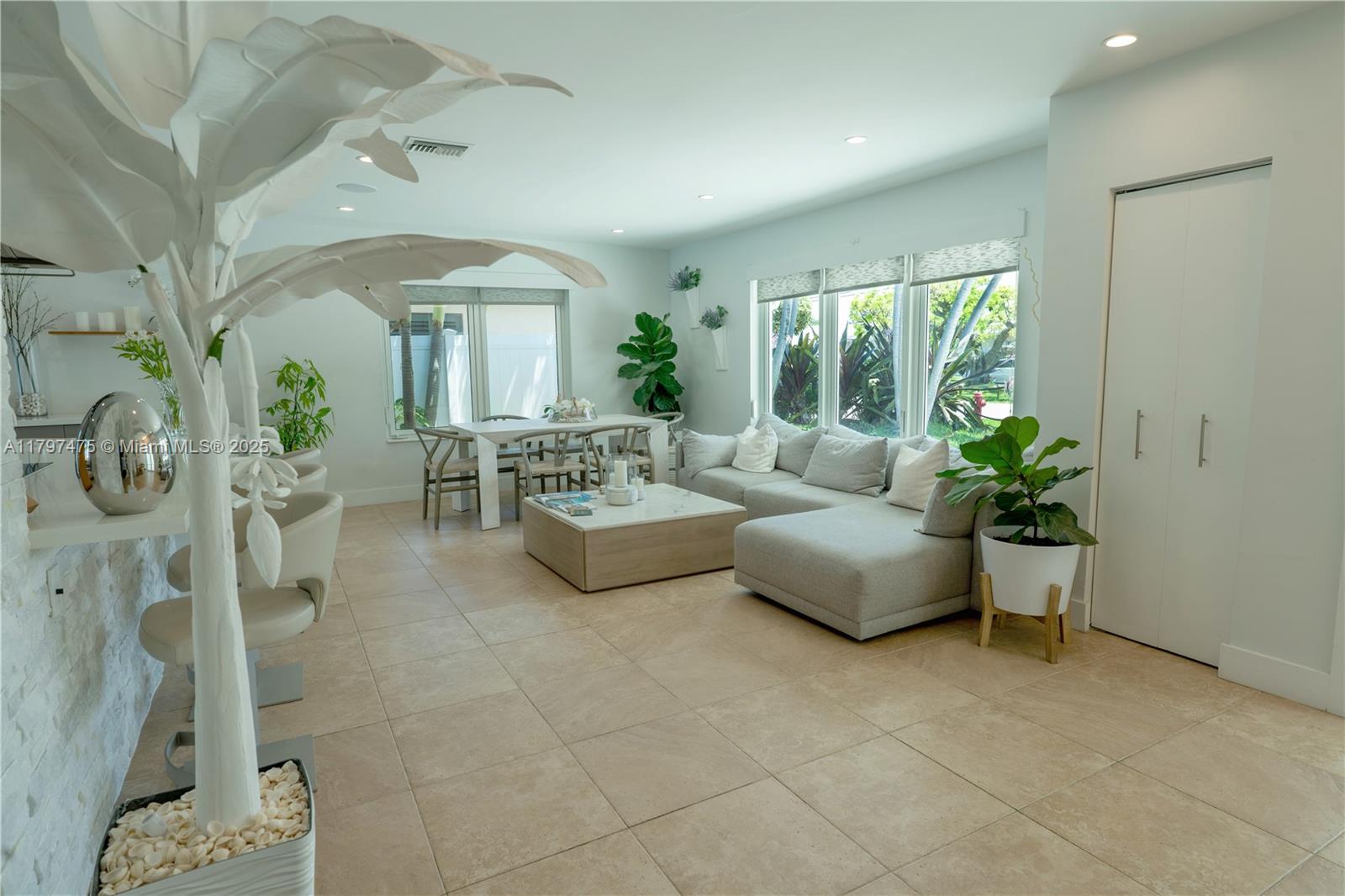 2711 NE 57th Ct Fort Lauderdale, FL 33308