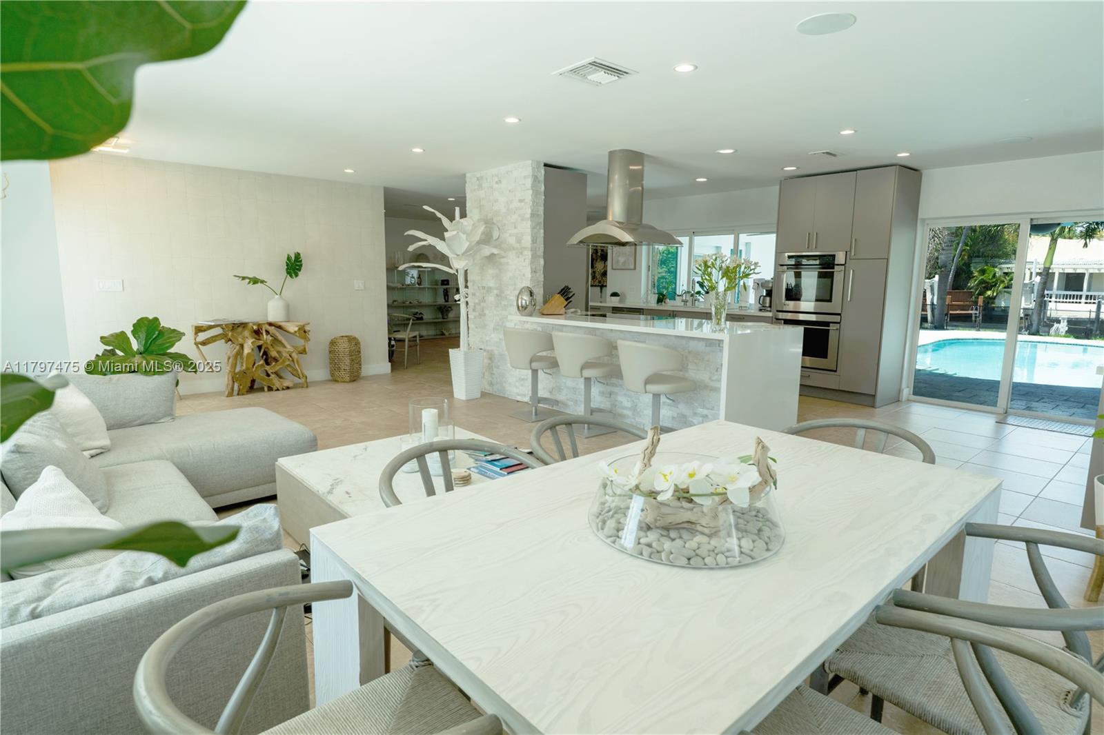 2711 NE 57th Ct Fort Lauderdale, FL 33308