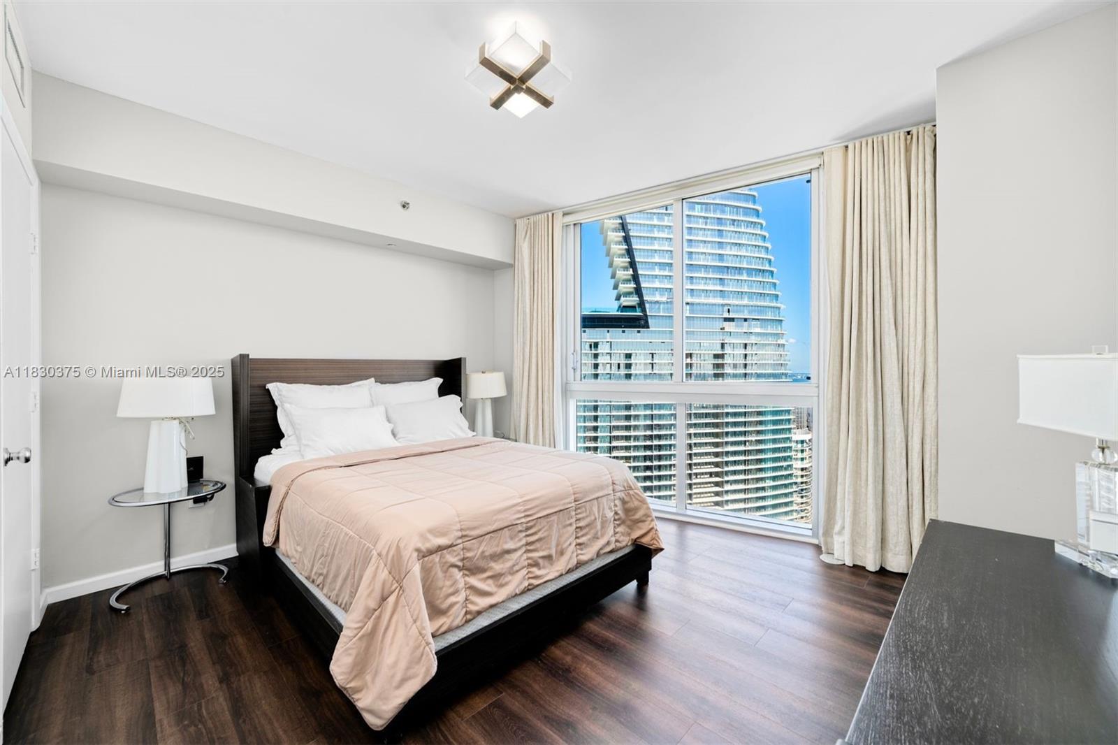 image Iconbrickell Condo No 112