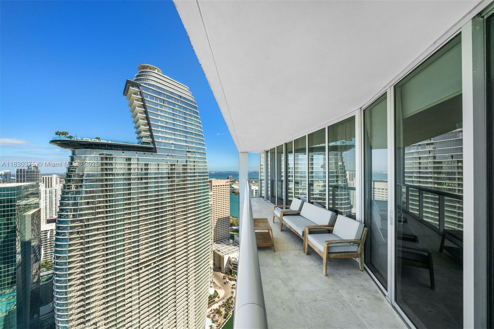 image Iconbrickell Condo No 115