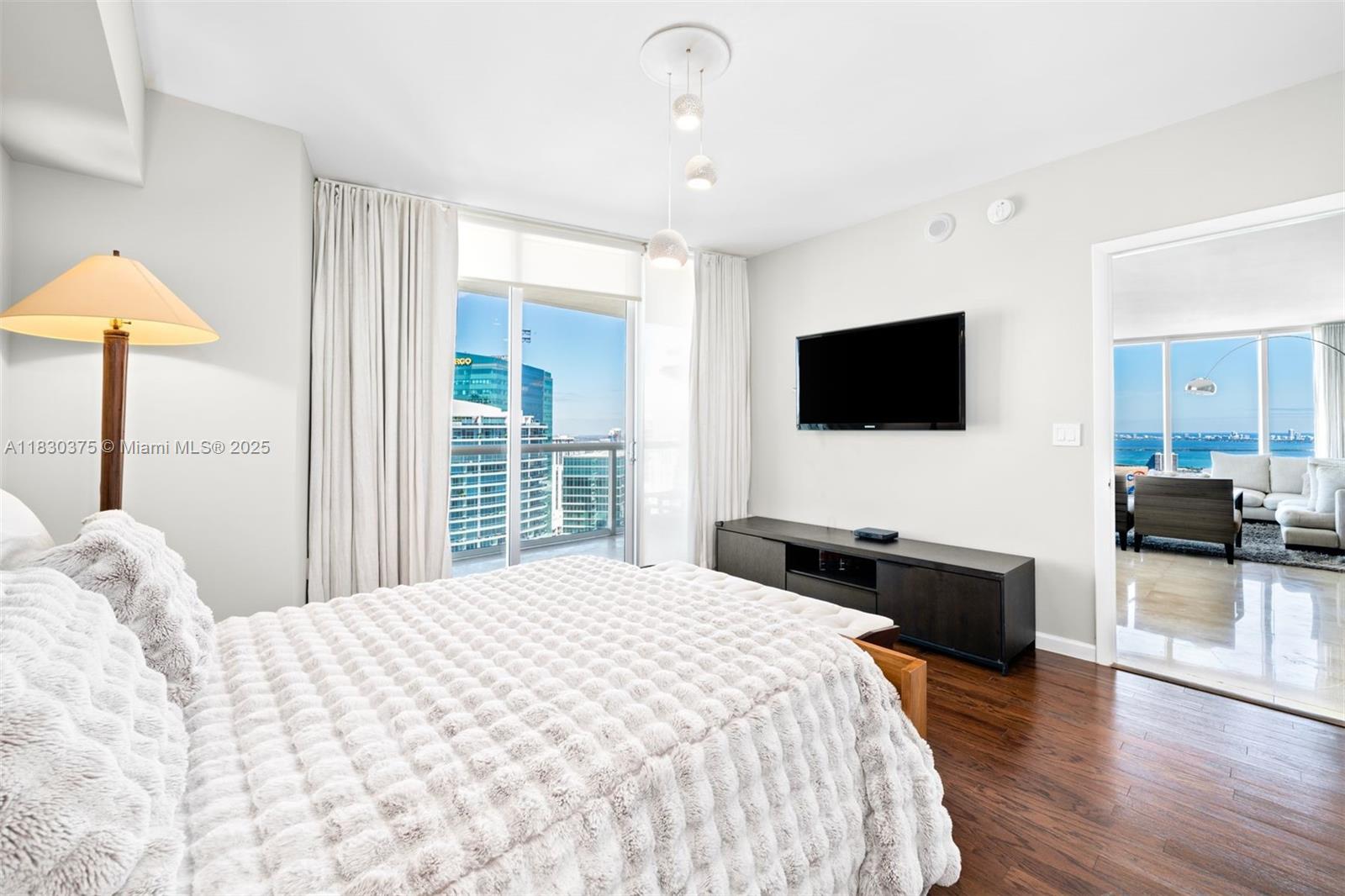 image Iconbrickell Condo No 12