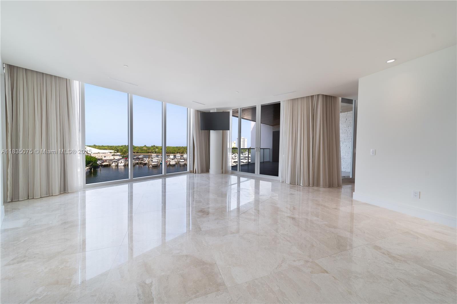 1110 Seminole Dr #502 Fort Lauderdale, FL 33304