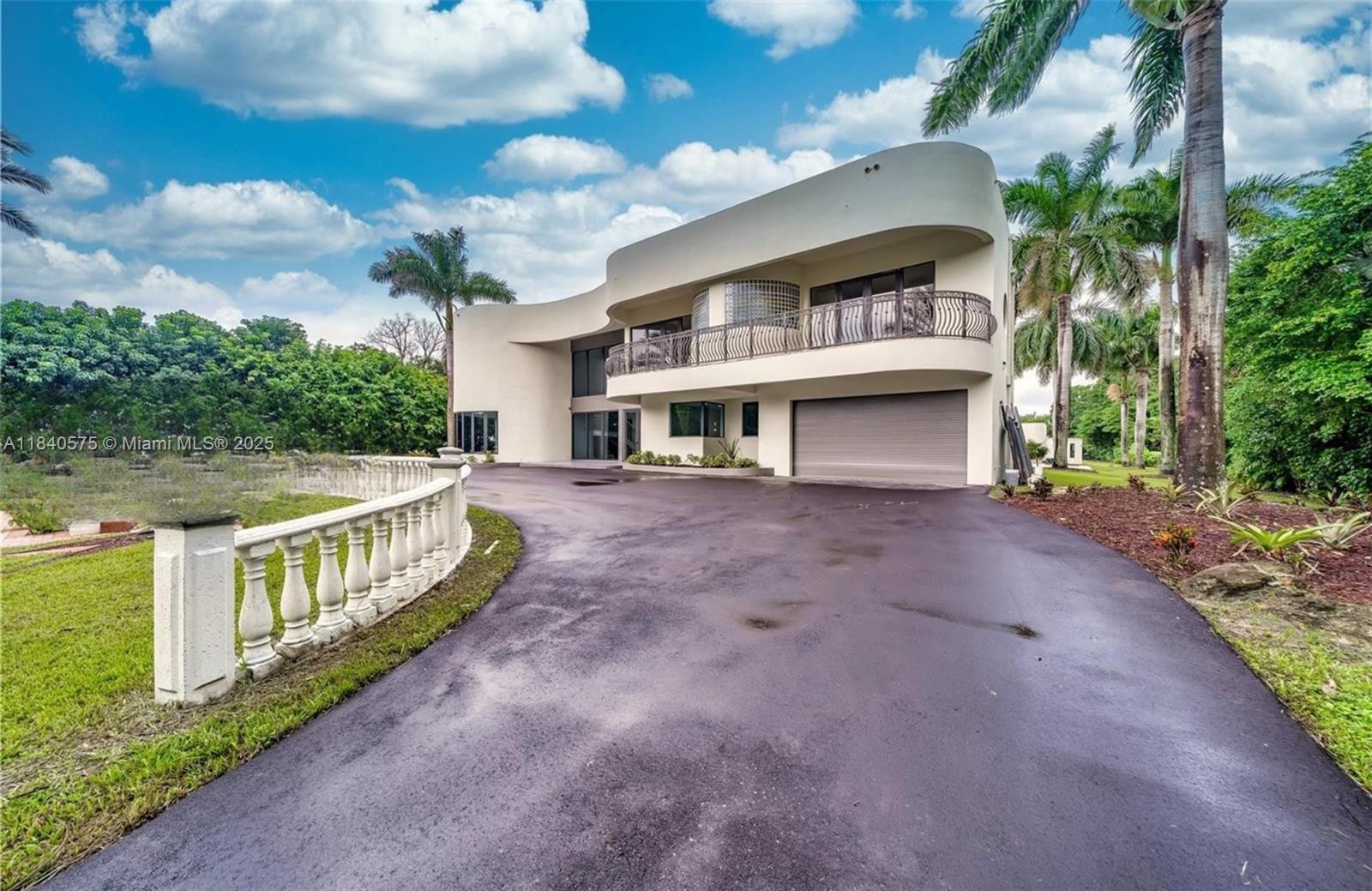 14401 Sunset Ln