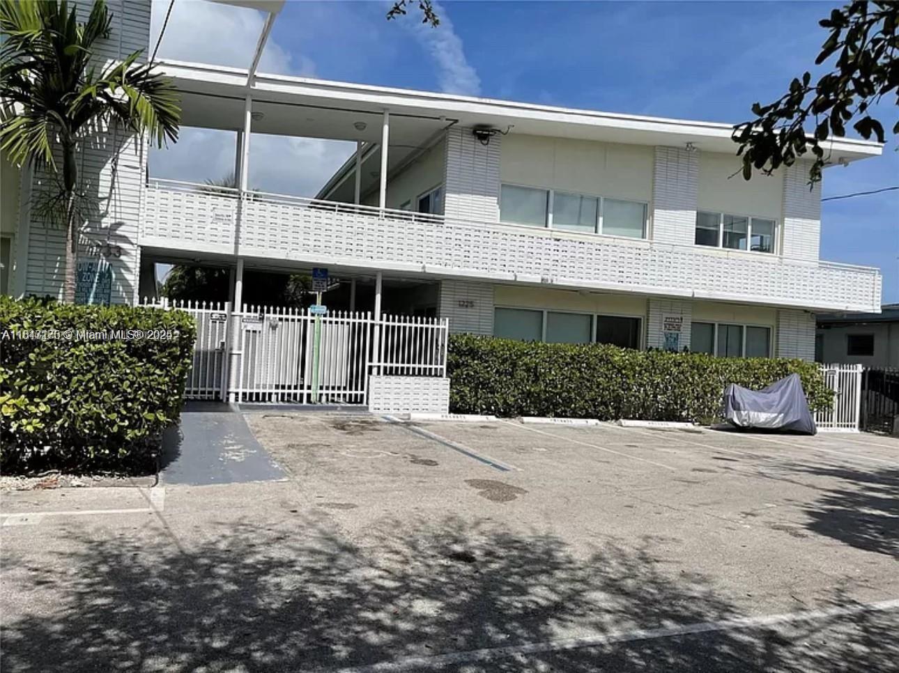 1225 Marseille Dr #18