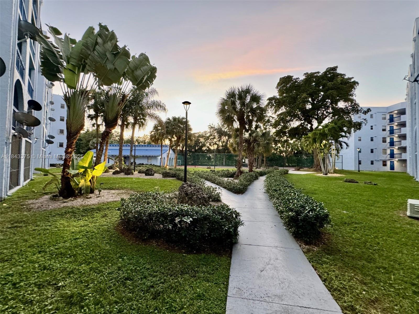 9460 E Fontainebleau Blvd #122