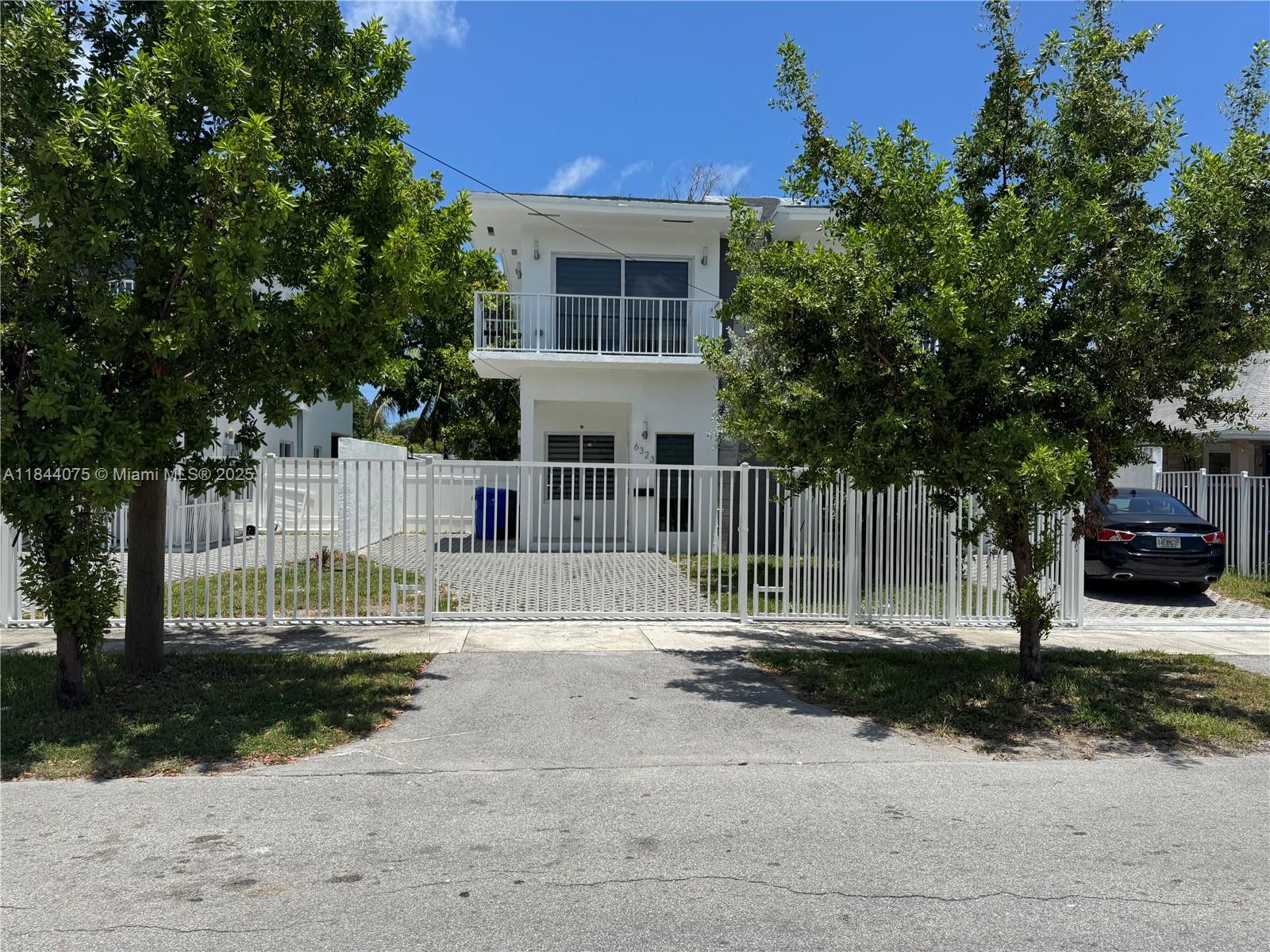 6323 NW 1st Pl #6323