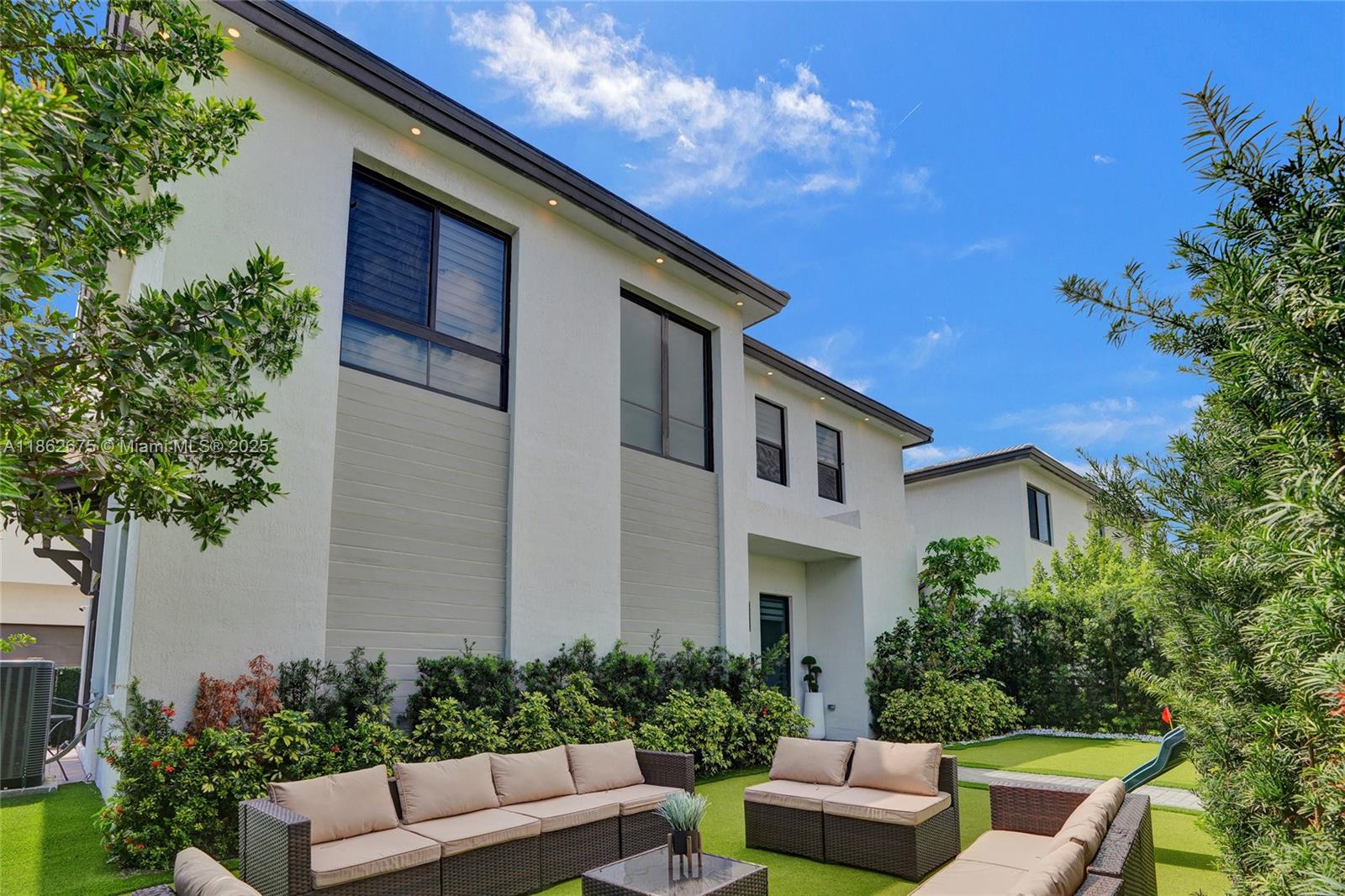 8211 NW 43rd Ter