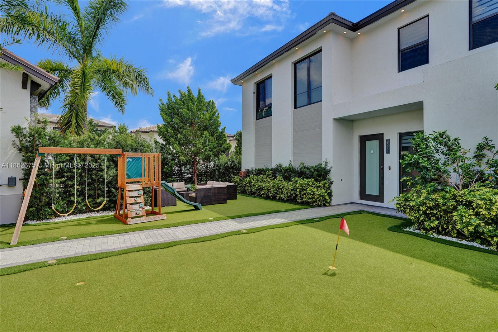 8211 NW 43rd Ter Doral, FL 33166