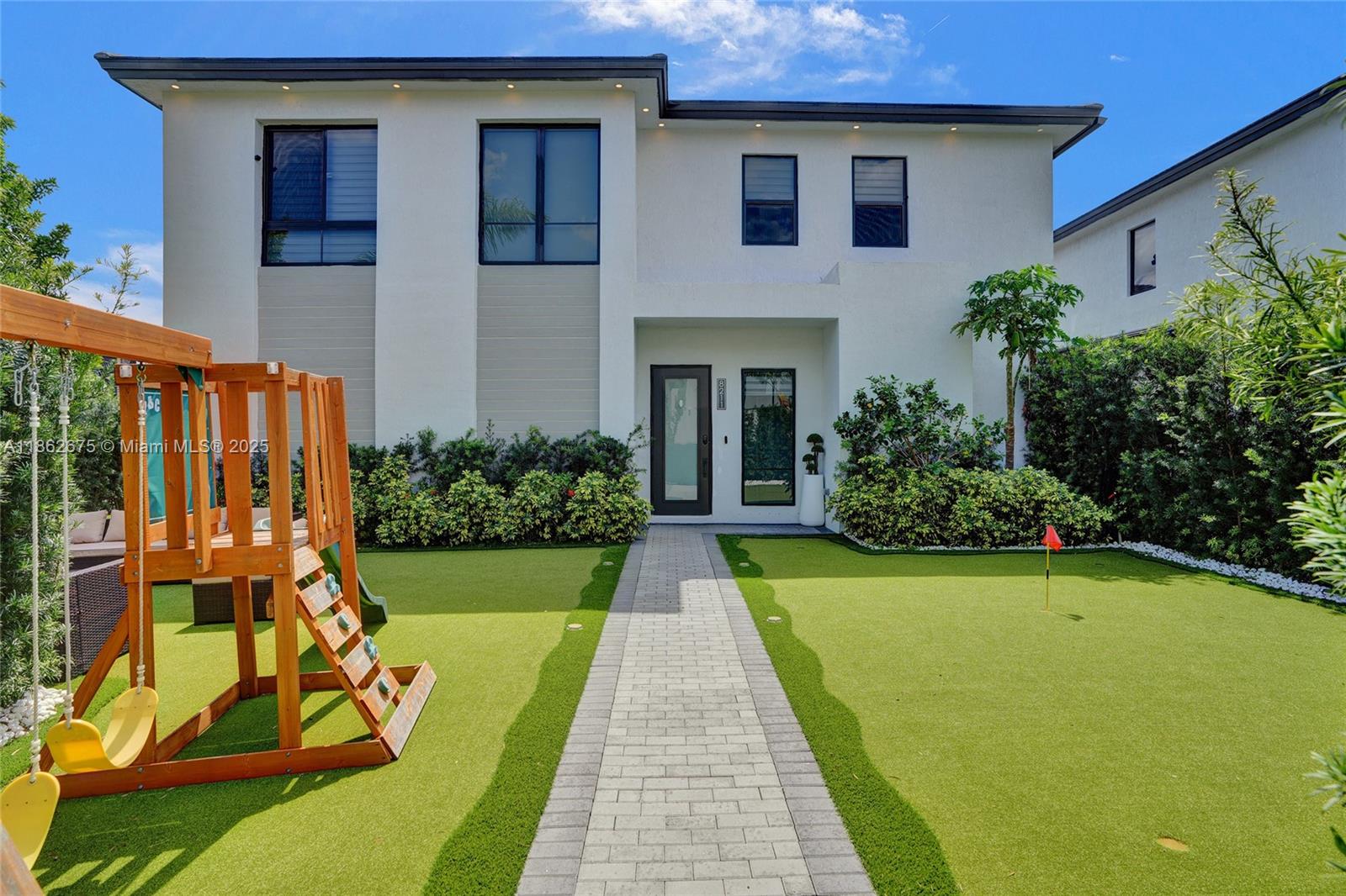 8211 NW 43rd Ter Doral, FL 33166