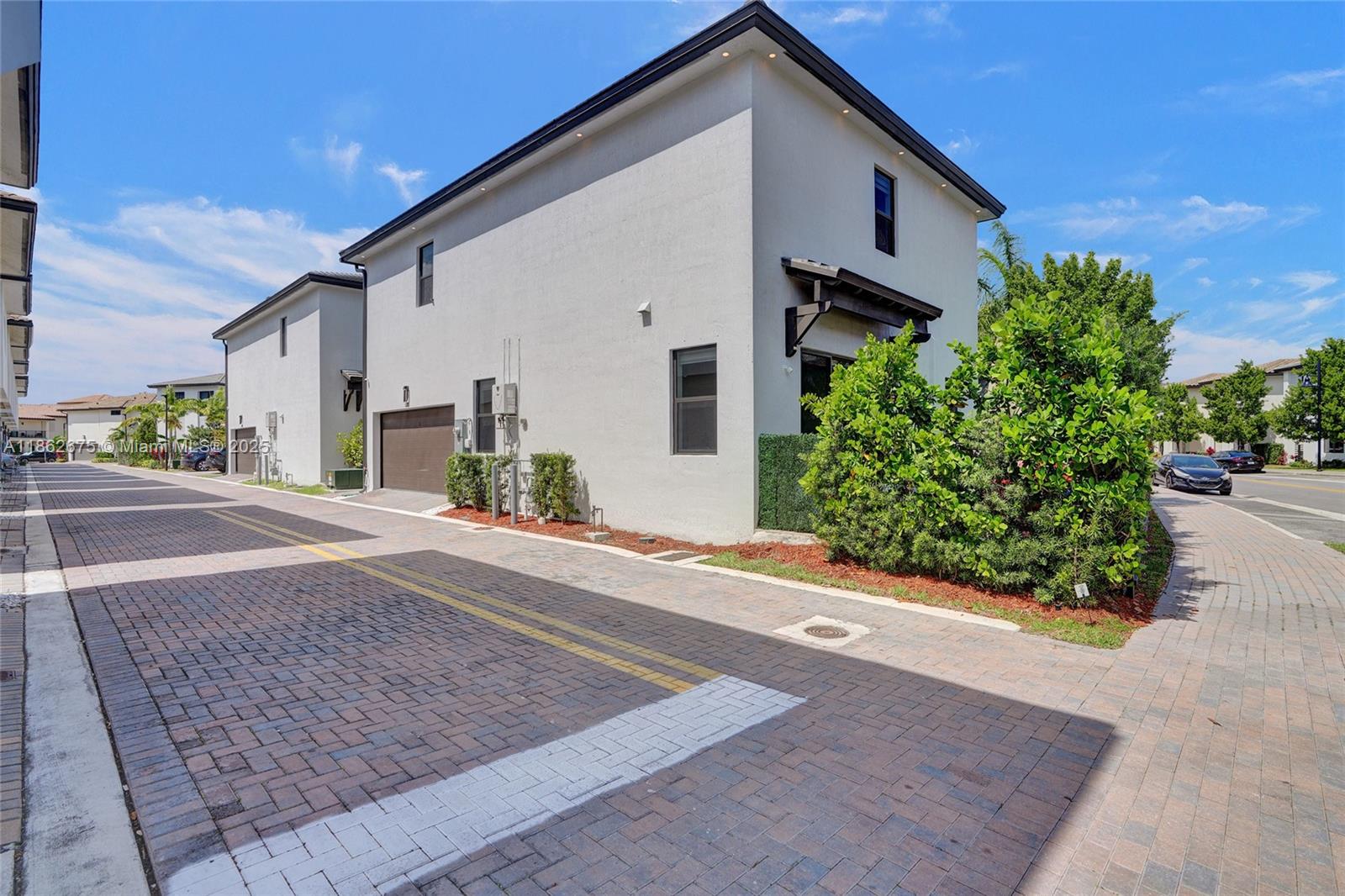 8211 NW 43rd Ter Doral, FL 33166