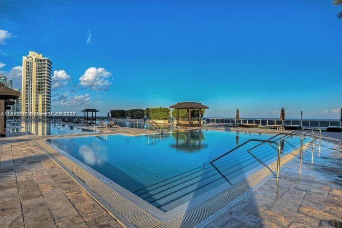 image Beach Club Three17