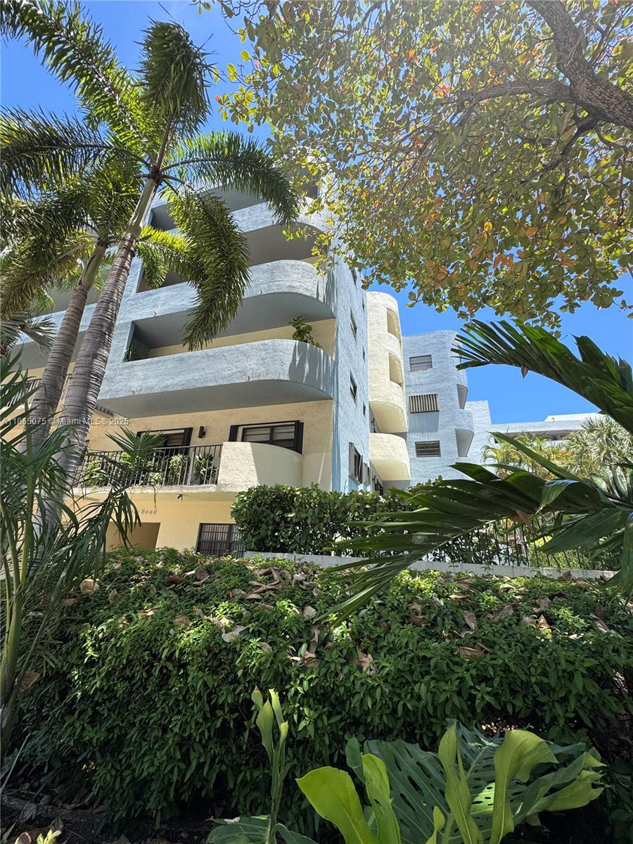 1250 Lincoln Rd #402