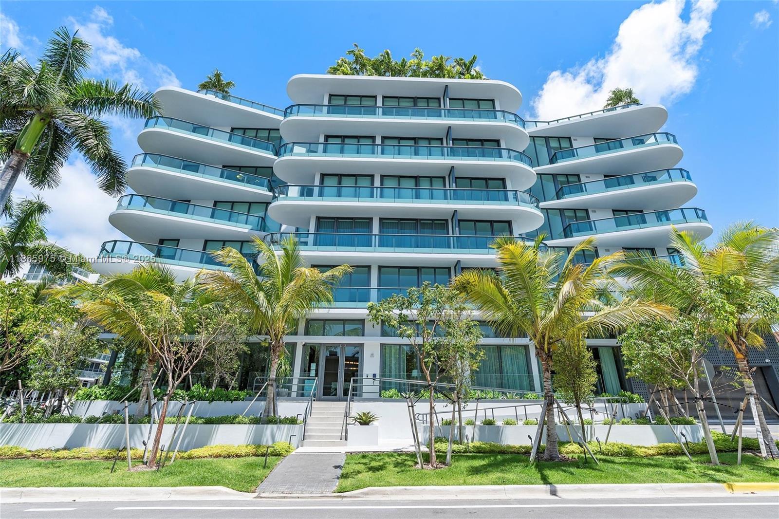 9901 W Bay Hbr Dr #402