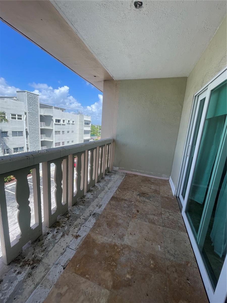 410 SE 2nd St #422,Hallandale Beach, FL 33009