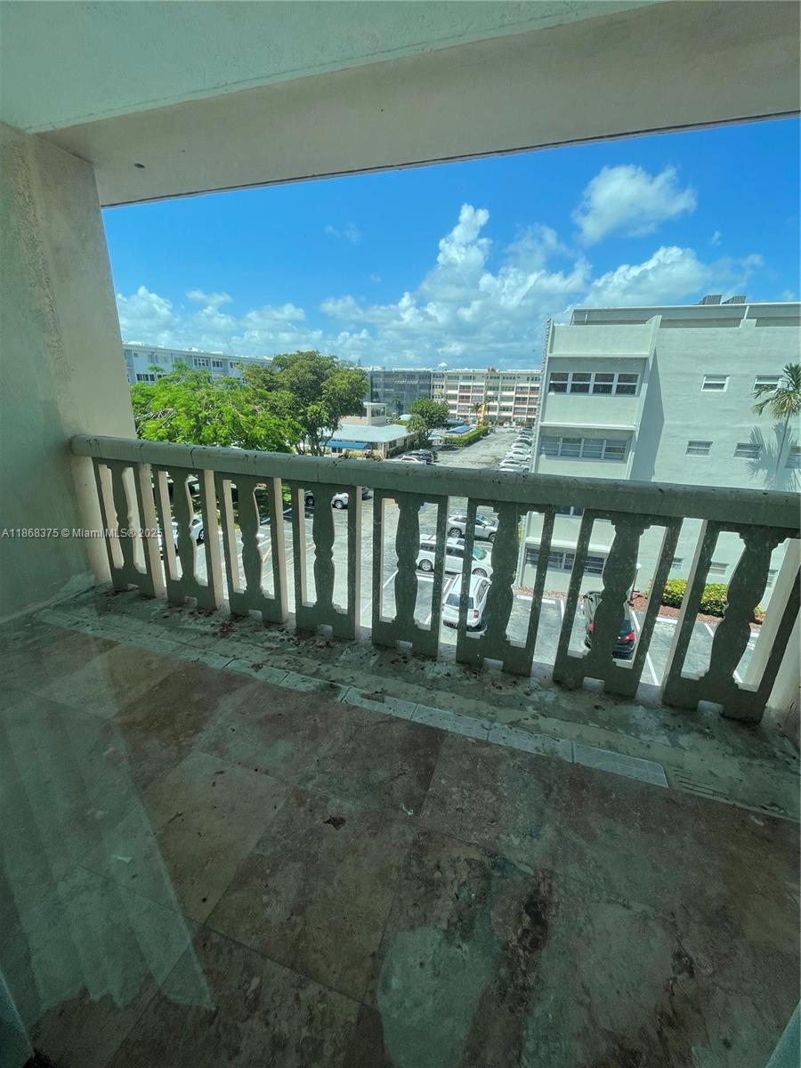 410 SE 2nd St #422,Hallandale Beach, FL 33009