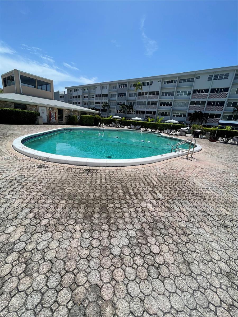 410 SE 2nd St #422,Hallandale Beach, FL 33009
