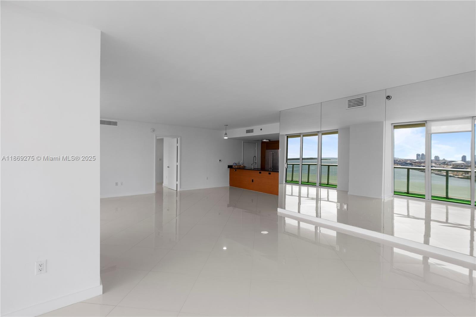 image 50 Biscayne Condo10