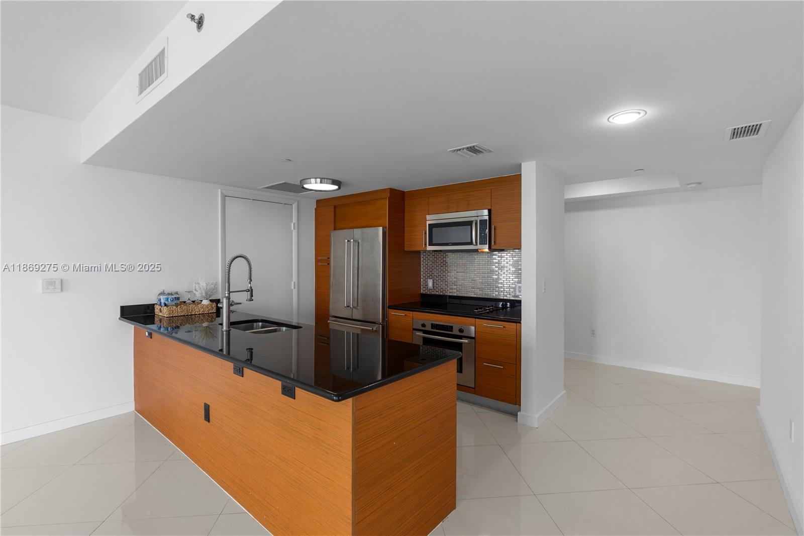 image 50 Biscayne Condo15