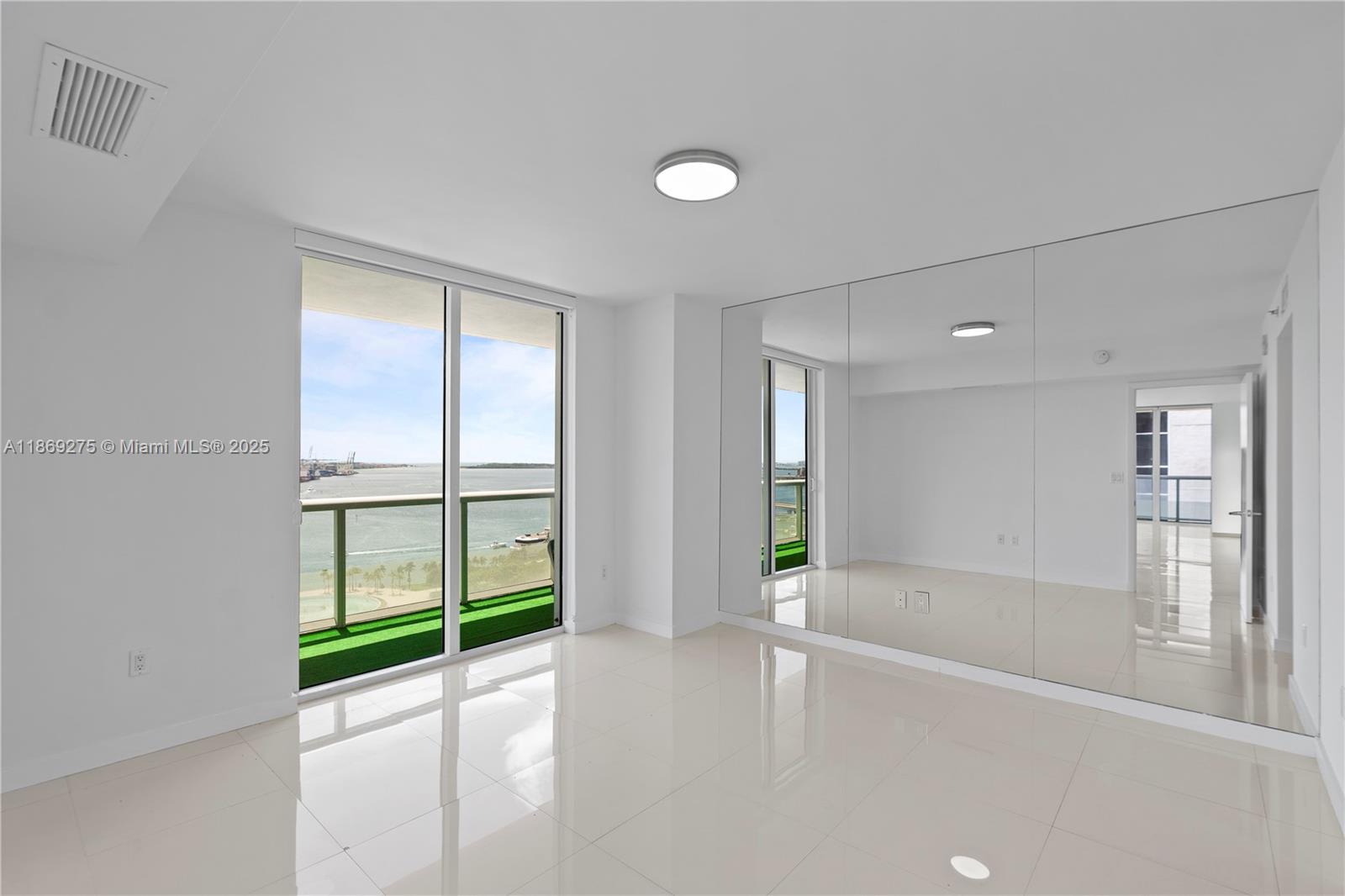 image 50 Biscayne Condo17